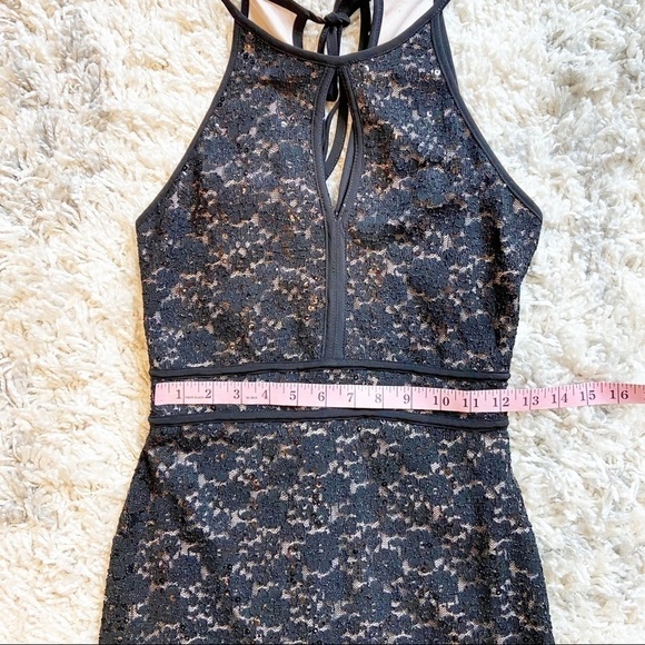 Nightway | Lace Short Banded Cocktail Dress - Picture 12 of 14